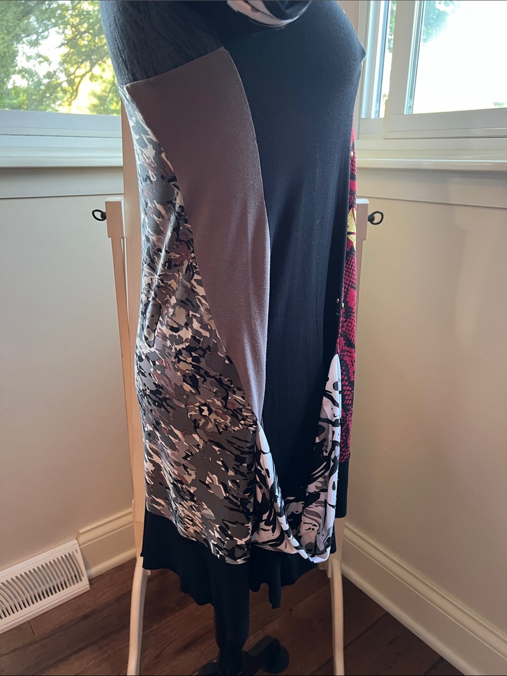 Women's Seven Waves Black Tunic with Red and Gold Floral Panels. Brazil Small - Picture 8 of 12